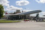 памятник самолету Ил-62