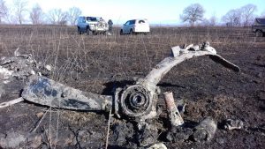 Фрагмент винта бомбардировщика Пе-2 подняли из болота в Приморском крае.