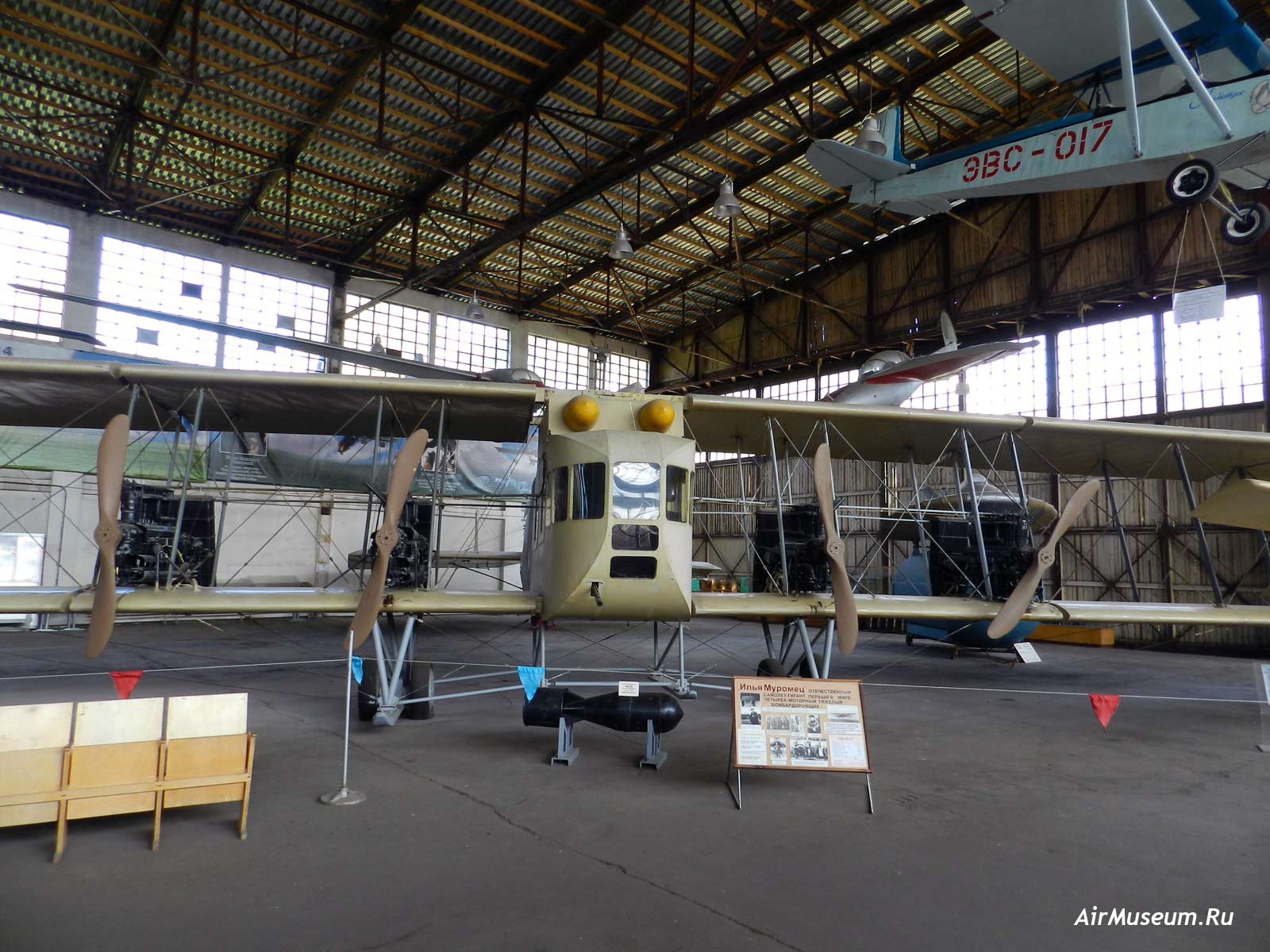 Самолет "Илья Муромец" на музейной стоянке в подмосковном Монино