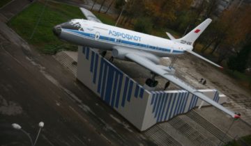 Памятник Ту-104А