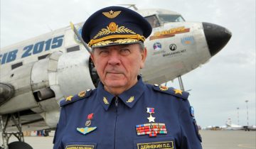 первый главком ВВС России Петра Дейнекин