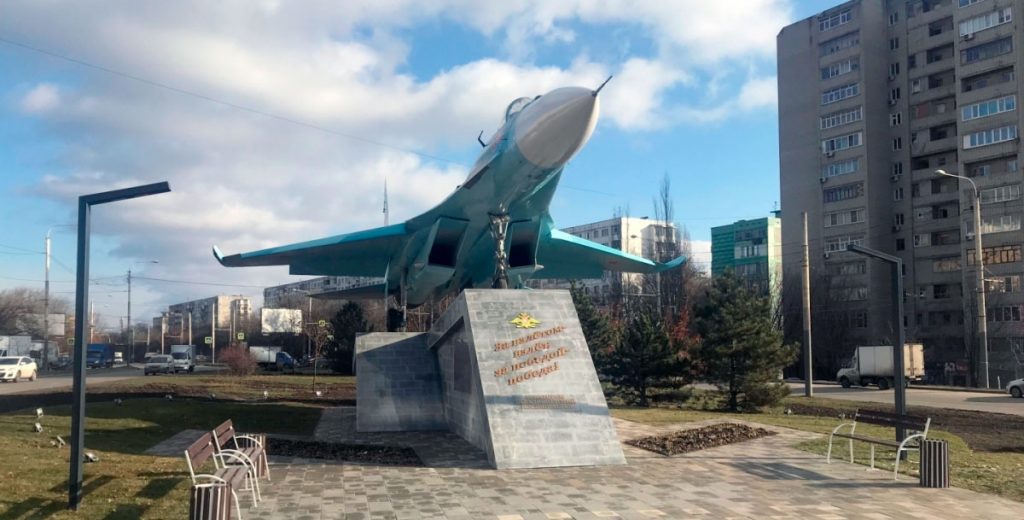 Памятник Су-27 в Ростове