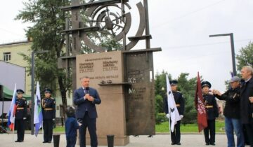 В Иркутске открыли памятник авиаконструкторам Михаилу Милю и Николаю Камову